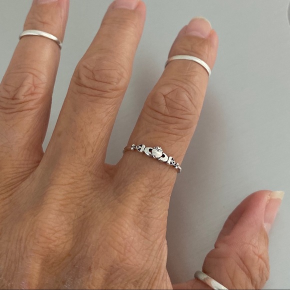 💕💕TOP SELLER💕Sterling Silver Tiny Claddagh Ring, Irish Ring, Loyalty Rings - Picture 4 of 8